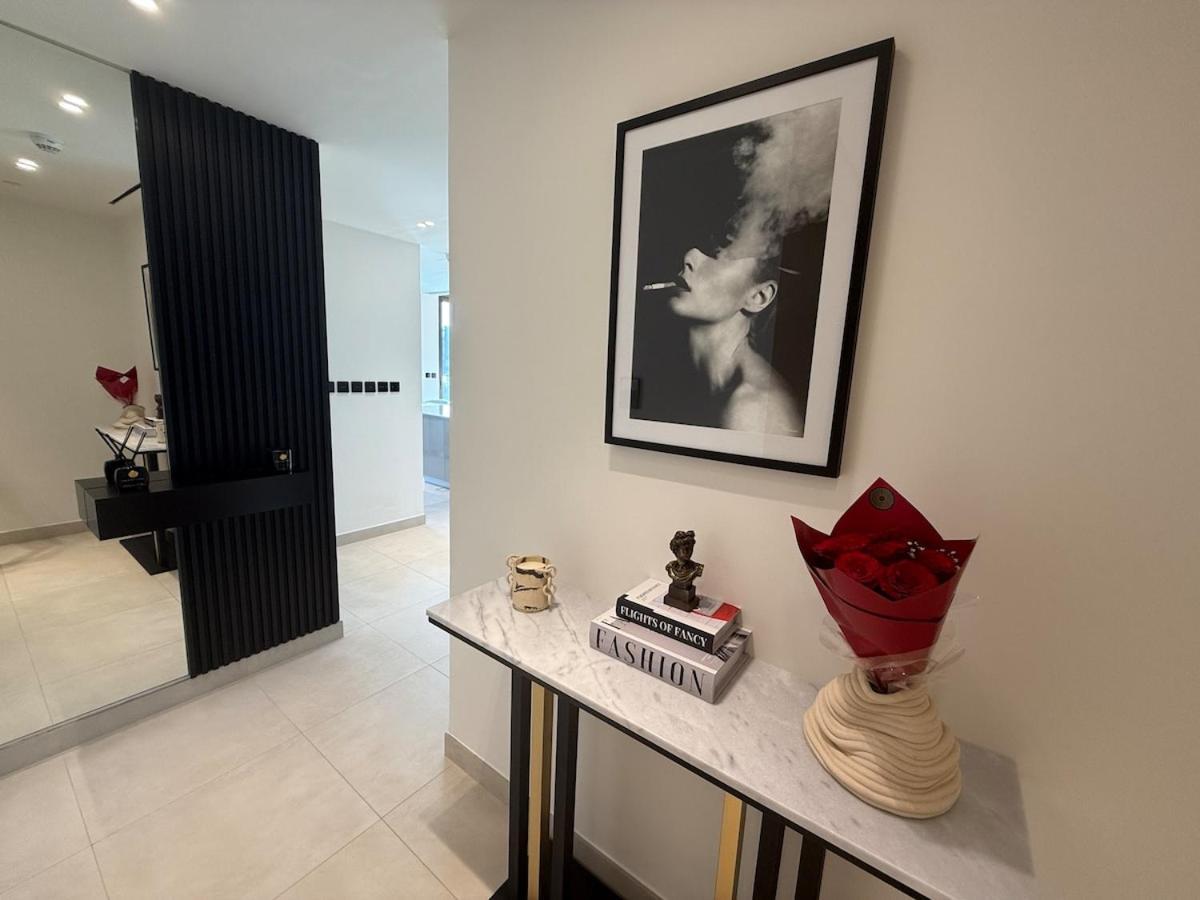 Elegant & Luxury 2Br Apartment Burj And Canal View Sabkhah Exterior photo