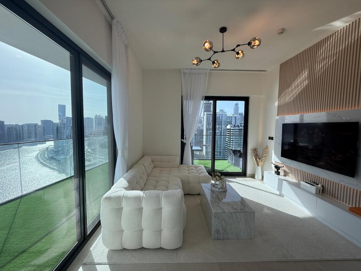 Elegant & Luxury 2Br Apartment Burj And Canal View Sabkhah Exterior photo
