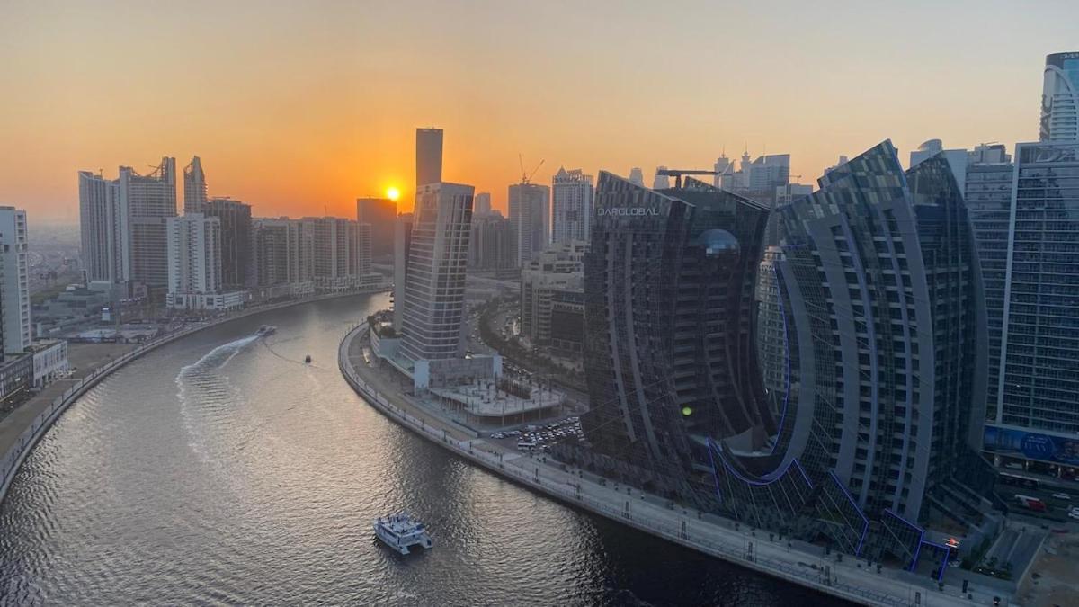 Elegant & Luxury 2Br Apartment Burj And Canal View Sabkhah Exterior photo