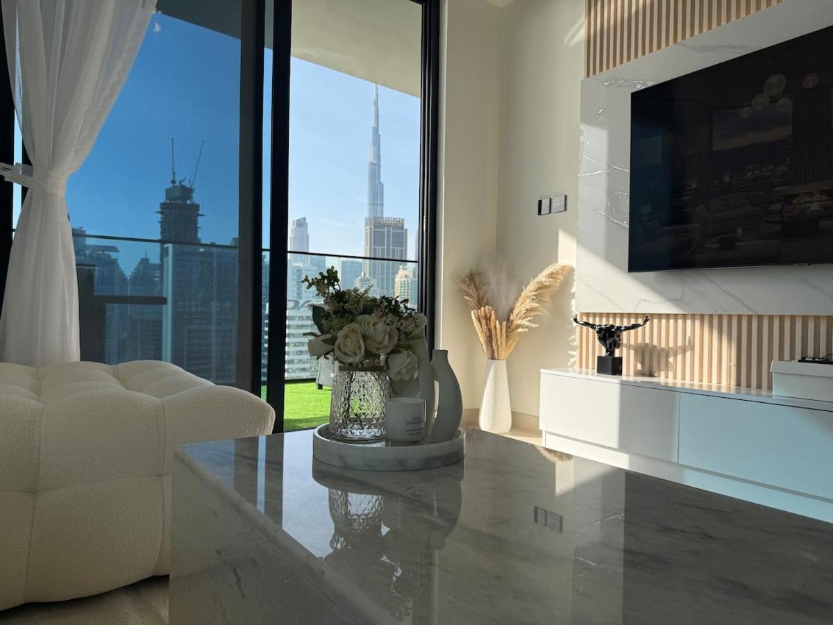Elegant & Luxury 2Br Apartment Burj And Canal View Sabkhah Exterior photo