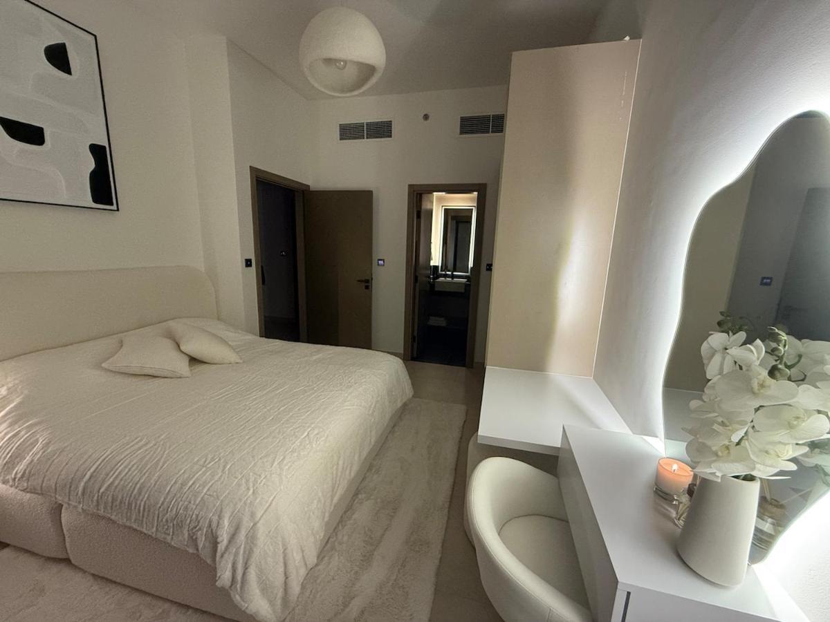 Elegant & Luxury 2Br Apartment Burj And Canal View Sabkhah Exterior photo