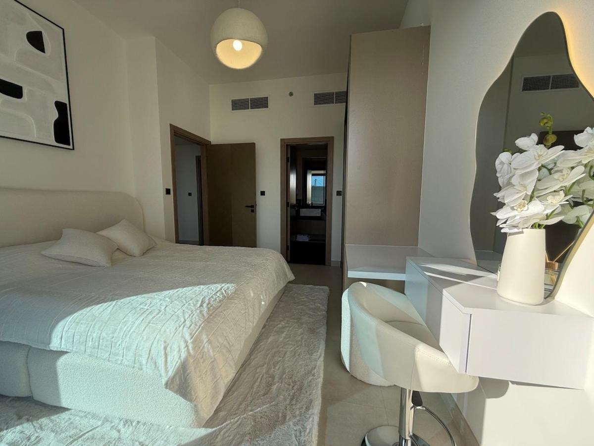 Elegant & Luxury 2Br Apartment Burj And Canal View Sabkhah Exterior photo
